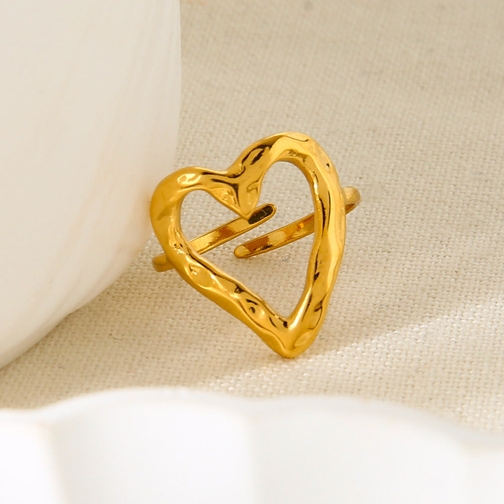 Eenvoudige hartvormige gouden damesring