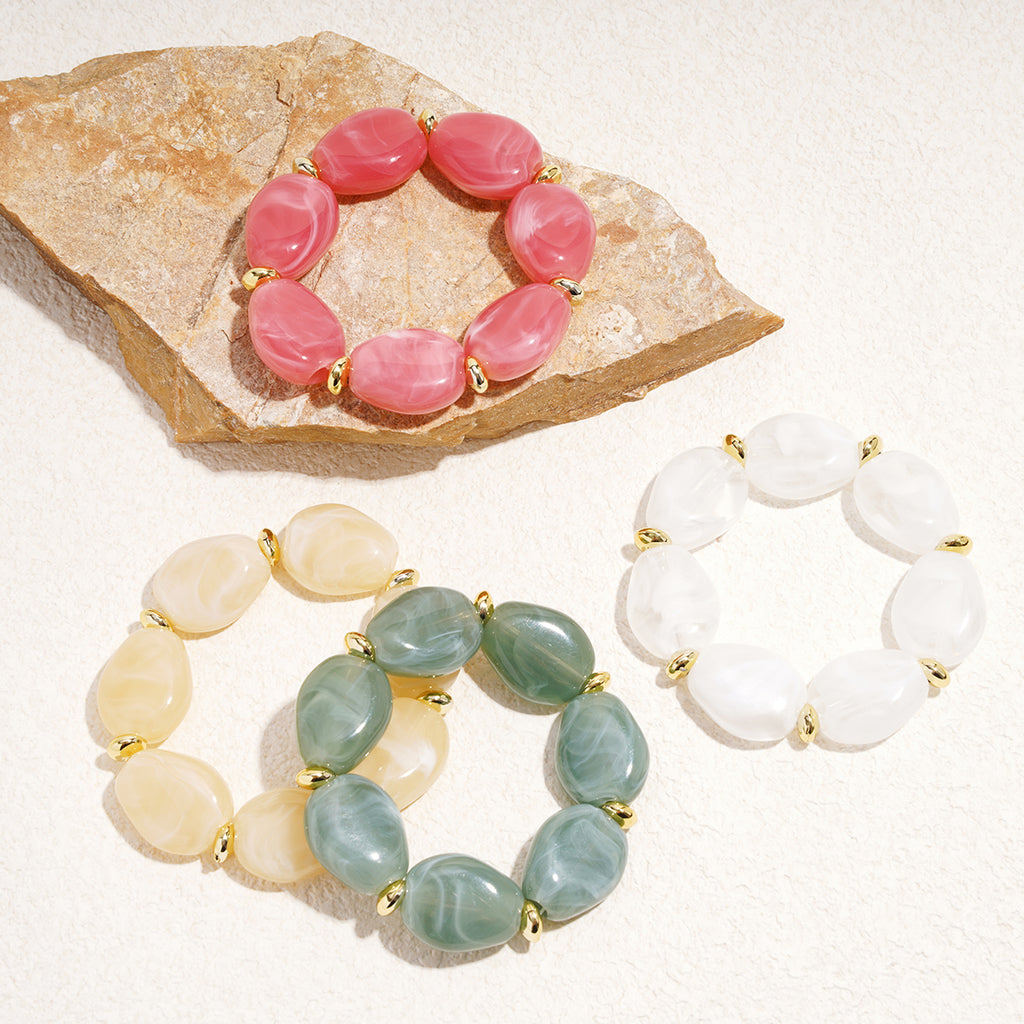 Onregelmatig gevormde acryl kralen armband